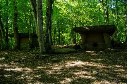 Pshadskie vízesések és dolmenek a folyó völgyében Pshada