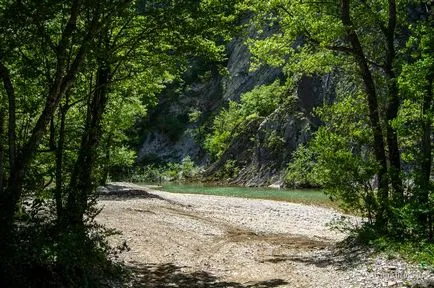 Pshadskie vízesések és dolmenek a folyó völgyében Pshada