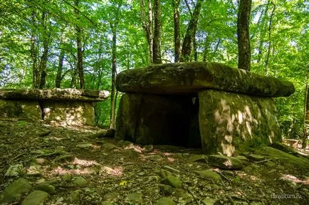 Pshadskie vízesések és dolmenek a folyó völgyében Pshada