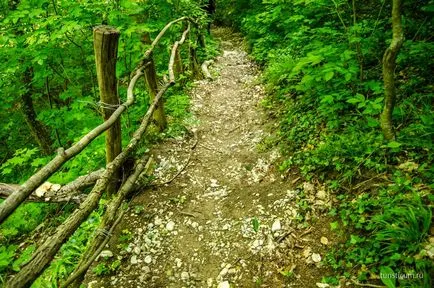 Pshadskie vízesések és dolmenek a folyó völgyében Pshada