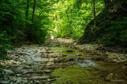 cascade Pshadskie și dolmene în valea râului Pshada