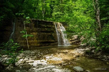 cascade Pshadskie și dolmene în valea râului Pshada