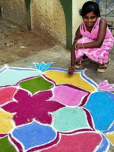 Rangoli - kép ima és kanapék, asiasabai