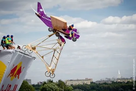 Ред Бул flugtag 2011 снимка новини