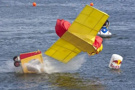 Ред Бул flugtag 2011 снимка новини