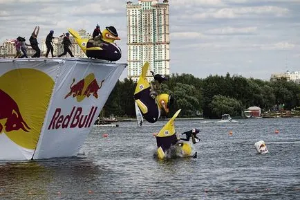 Ред Бул flugtag 2011 снимка новини