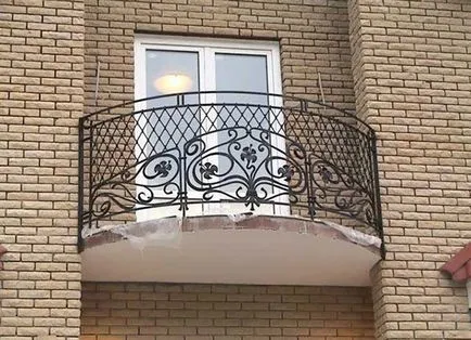 Soiuri de zăbrele pe un balcon, și o varietate de moduri de a instala