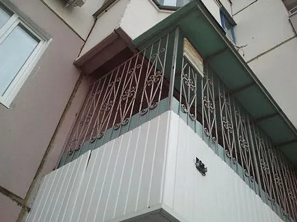 Soiuri de zăbrele pe un balcon, și o varietate de moduri de a instala