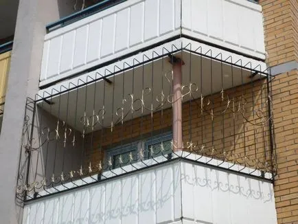 Baruri pe loggia balcon, fotografii, grila forjate, instalați o cutie de metal cu privire la modul de a proteja