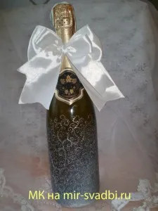 Festett üveg pezsgőt az esküvőre