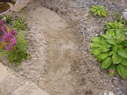 Garden път на капачки от пластмасови бутилки