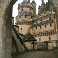 castel de basm de Pierrefonds, alias Castelul lui Arthur