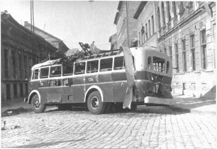 Szovjet tankok Budapest - Honvédségi Szemle