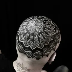 Татуировки на главата, снимки татуировка на главата му