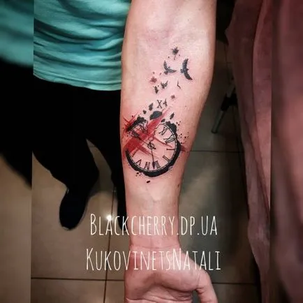 Tattoo karján szemetet polka a kiviteli alak szokatlan sötétség és élénk színek