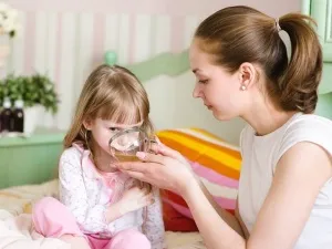 A gyermeknek a köhögés és orrfolyás nélkül hőmérséklet okok és hatékony kezelések