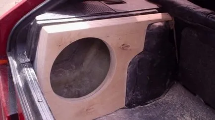 Subwoofer Instalarea 2109 de producție a cutiei cu mâinile lor