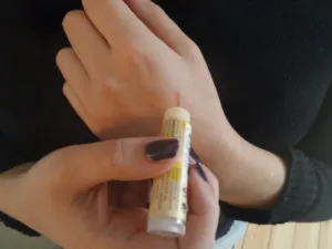 11 Неочаквани начини за използване на chapstick помощ в някоя критична ситуация