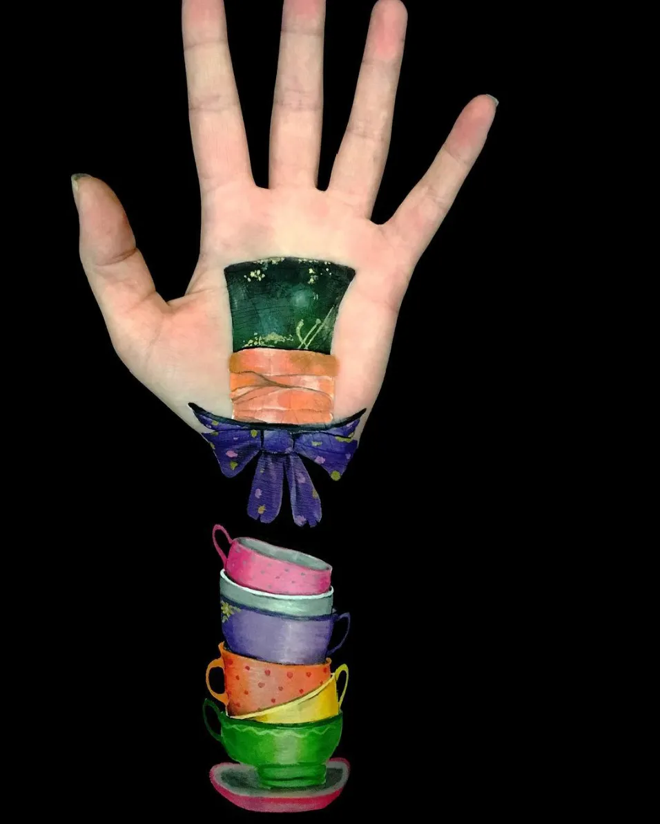 body art 3D pe mâna ei