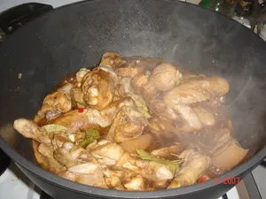 Adobo csirke és sertéshús recept fotókkal