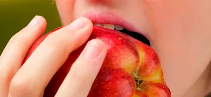 Алергия към червени и зелени ябълки, при възрастни, деца и бебета - симптоми и лечение