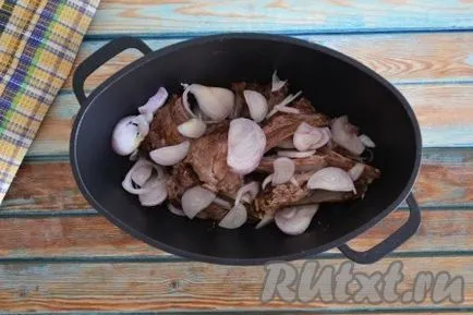 Birkapörkölt burgonyával bográcsban - szakács lépésről lépésre fotókkal