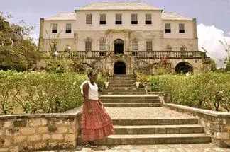 Alb Witch din Jamaica, mireasa lui Marvel Hall și Greenwood cimitir criptă cu o sperietura fantomă