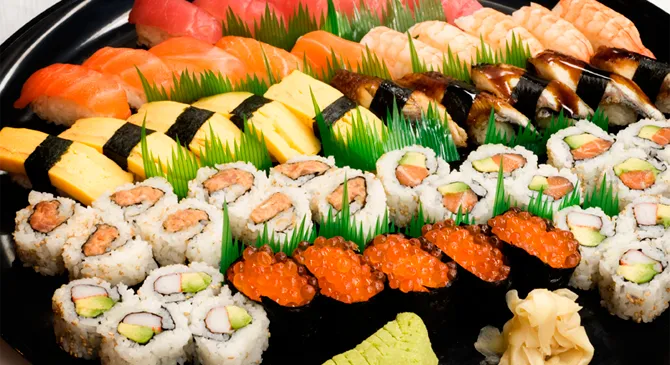 Ceea ce este mai bine - pentru a comanda sushi sau de a face sushi la domiciliu