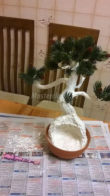 Дерево бонсай (штучні гілочки сосни) дерево бонсай