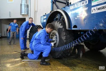 Két Vengriyan távolítva „KAMAZ Master” kerék gép lesz az új legénység tagjai