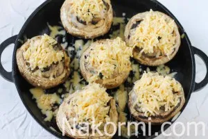 ciuperci umplute pui și brânză în rețetă cuptor cu pas cu pas fotografii