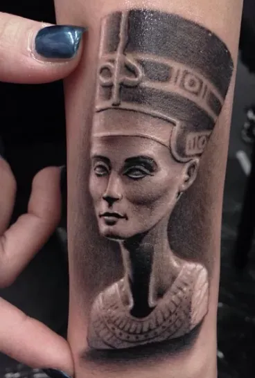 Снимки и значение на татуировки Nefertiti