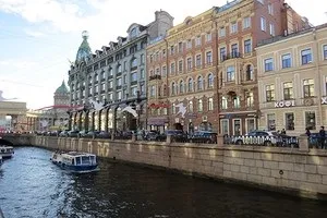 Прогулянка по Харкову палацова площа, зимовий палац, Невський проспект, вулиці (казанський собор) Прогулянка по Харкову палацова площа, зимовий палац, Невський проспект, вулиці