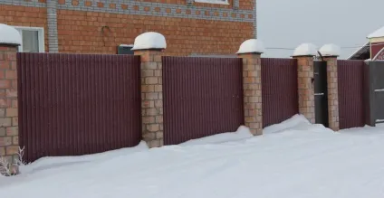 Про комбіновані паркани і їх різновиди