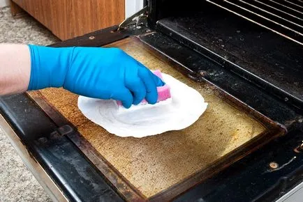 Как да почистите фурната от грес и сажди у дома