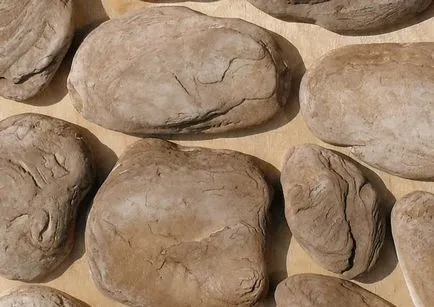 Hogyan tisztítsa meg a követ a cement