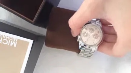 Cum să-i spuneți ceasul original dintr-un fals Michael Kors