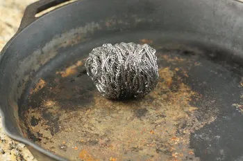 Hogyan tisztítható az öntöttvas főzőedény származó rozsdásodó