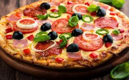 Hogyan kell főzni egy pizza otthon gyorsan és egyszerűen, videó