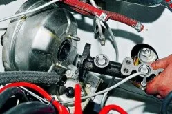 Как да премахнете и ремонт на главния спирачен цилиндър ВАЗ-2107