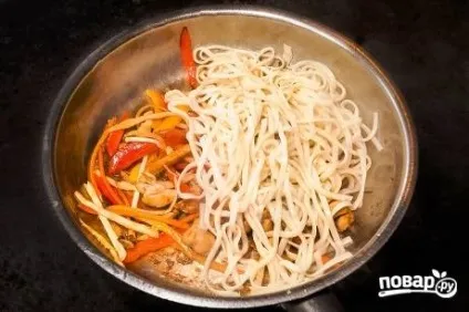 Пшенична локшина з куркою і овочами - покроковий рецепт з фото на (приготування їжі) Пшенична локшина з куркою і овочами - покроковий рецепт з фото на