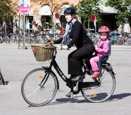 Hogyan válasszuk ki a baba helyet a kerékpár biztonságos és kényelmes