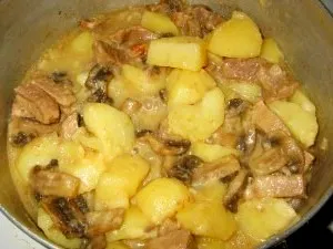 Картопля з грибами в мультиварці