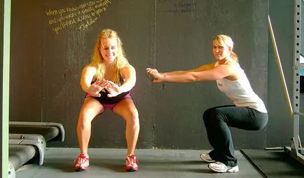 Un set de exerciții pentru exercitarea de dimineață, pentru femei și bărbați