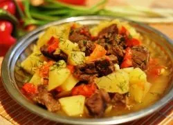 Рагу з яловичини з овочами і картоплею