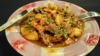 Рагу з яловичини з овочами і картоплею, з підливою (картоплею) Рагу з яловичини з овочами і картоплею, з підливою