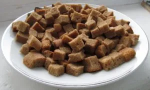 Квас на бисквити в домашната рецепта (ръж)