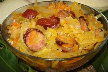 Рецепти приготування тушкованої капусти з ковбасою (хвилин Кількість порцій) Рецепти приготування тушкованої капусти з ковбасою