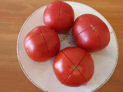 Castraveți în tomate, salata de castraveti iarna, cu semifabricatul