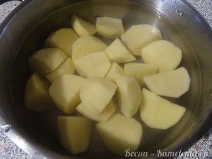 Pie burgonyával és sajttal recept fotókkal, hogyan kell főzni egy pite burgonyával és kolbásszal sajt